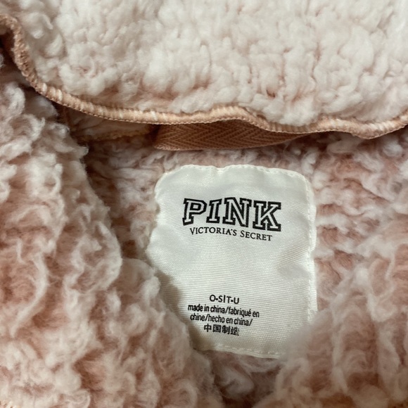 Brand new “Pink” Victoria’s Secret Oversized hooded jacket, socks and scrunchie - Picture 3 of 7